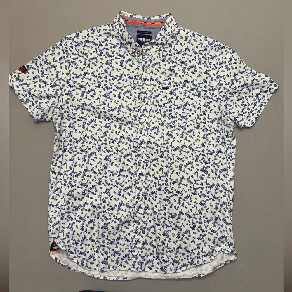 Superdry Men’s White Short-Sleeve Button-Up with Blue Floral Print XL - Picture 1 of 9
